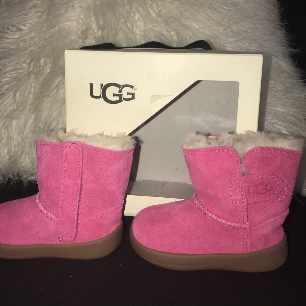 BABY UGGS ❄️💗